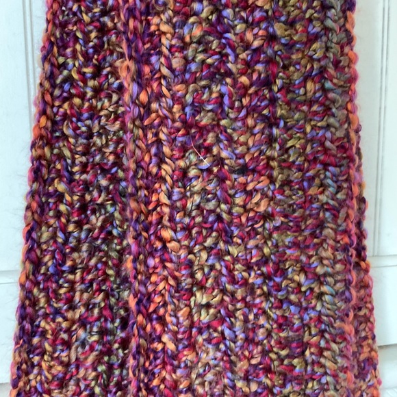 New XL Hand Crocheted Winter Scarf 🧣 - Picture 4 of 7